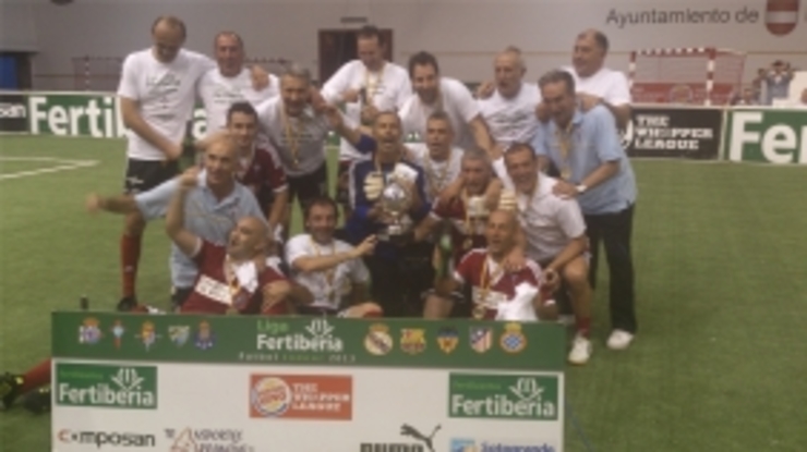 Os xogadores do Celta celebran a vitoria.