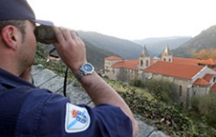 Policía Autonómica vixiando os lumes forestais