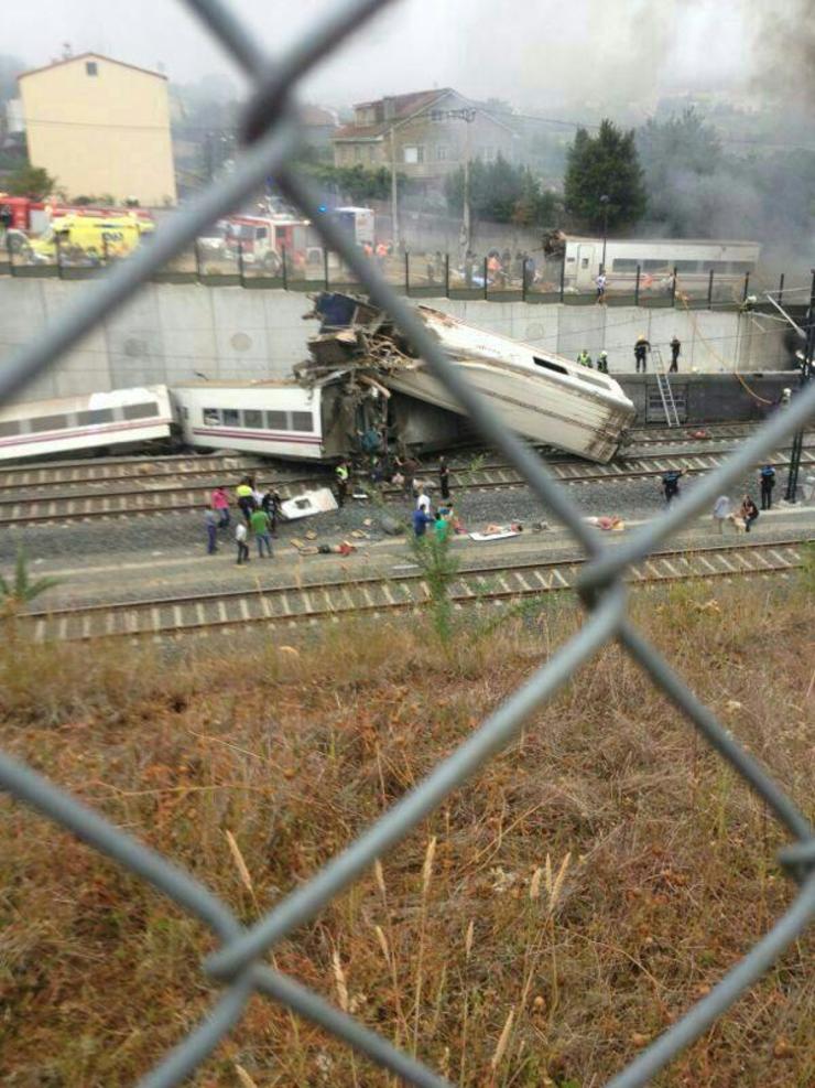 Tráxico accidente de tren en Santiago de Compostela con vítimas mortais, na véspera do Día de Galicia