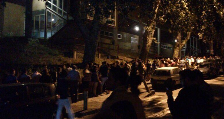 Facendo cola para doar sangue no Centro de Transfusión de Galicia en Santiago tras o accidente do tren Alvia 