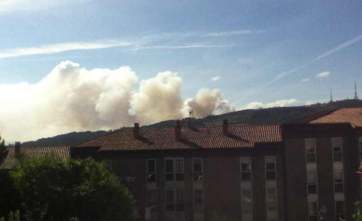 Fume no Monte Pedroso nun lume preto da zona de Figueiras 