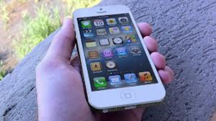 Falando por un Iphone/ Xataka