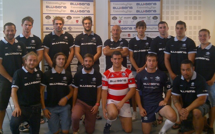Os xogadores do Vigo Rugby, na presentación coas novas camisolas. 