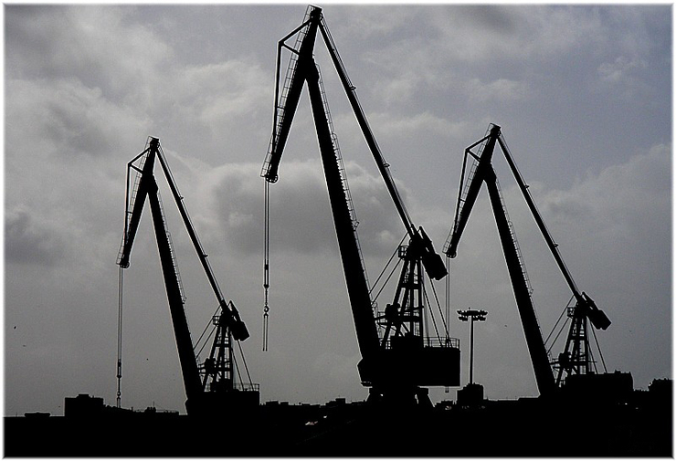 Guindastres no porto da Coruña 