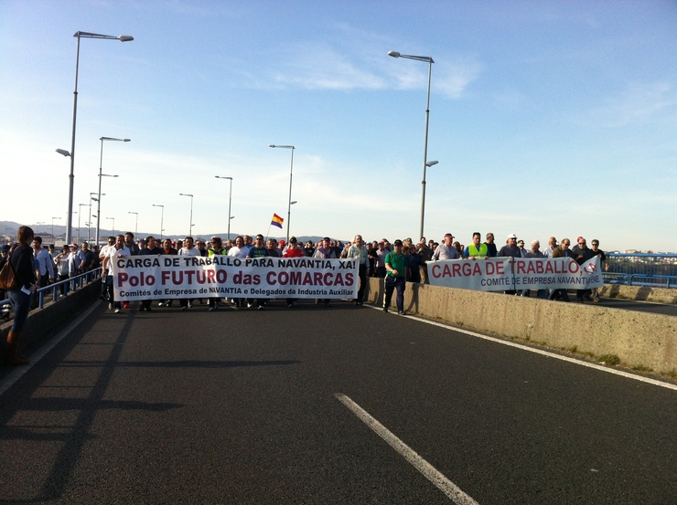 Traballadores de Fene e Ferrol nunha protesta na Ponte das pías en imaxe de arquivo 