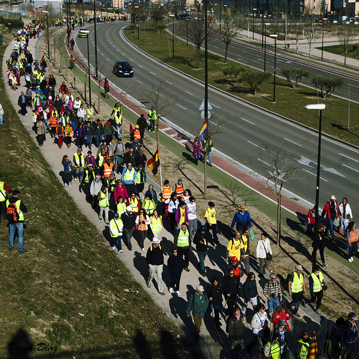 Distintos participantes das marchas pola Dignidade camiñan cara Madrid 
