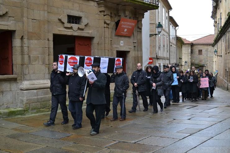 Acto de enterro da corrupción. Acto organizado polo BNG durante o Entroido en Compostela 