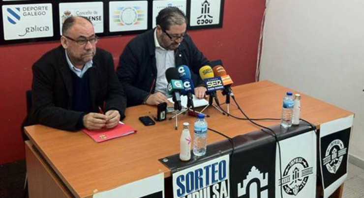 Xosé Ramón Fndez. Morgade e Alejandro Estévez, presidente e vicepresidente en funcións.  