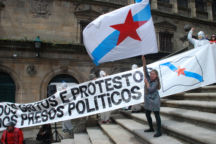 Faixa de Ceivar a prol dos presos independentistas o Primeiro de Maio en Santiago/ M.V.