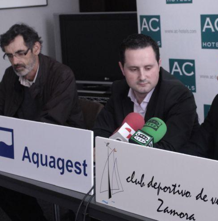 Nicolás Esmorís, citado na Pokemon, delegado de Aquagest en Zamora, nun acto público 