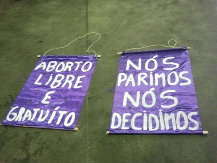 Carteis contra o aborto que o Concello de Ferrol mandou retirar