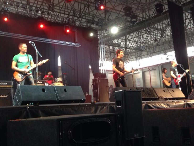 Ataque 77 no Derrame Rock 