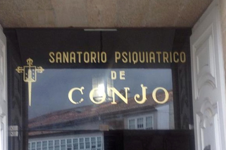 Cartel de entrada do Psiquiátrico de Conxo en Santiago, co topónimo castelanizado / A Mesa