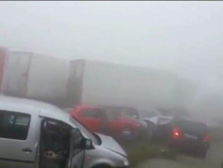Néboa na A8, o que provocou un grave accidente en xullo de 2014