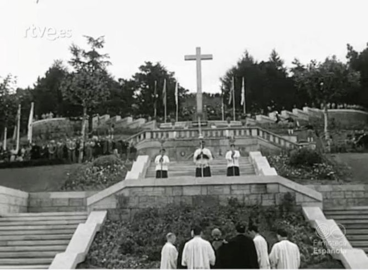 Cruz franquista do Castro nunha cerimonia relixiosa