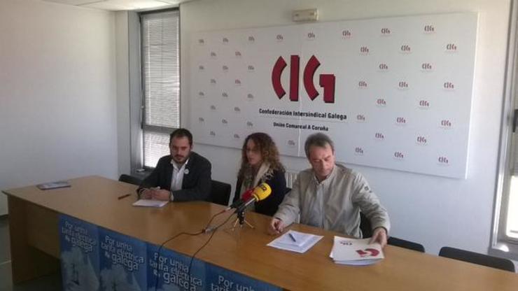 Maceira, a traballadora denunciante e Louzao en rolda de prensa