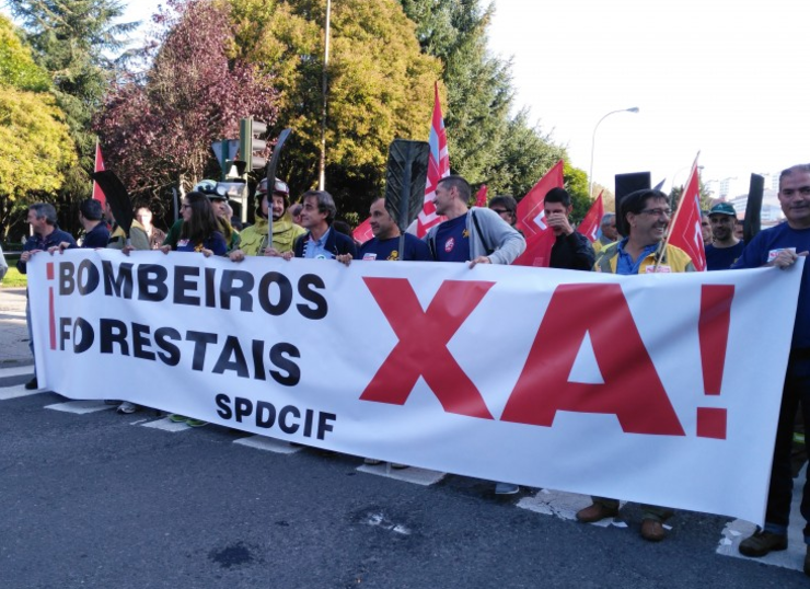 Manifestación dos traballadores contra o lume da Xunta 