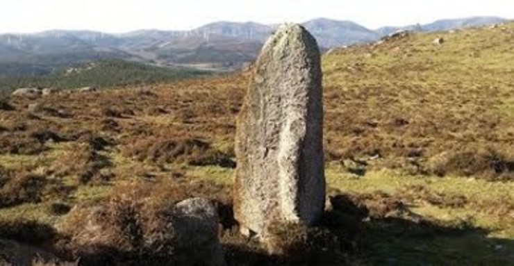 Menhir de tres metros catalogado en Mondoñedo 