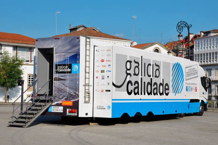Un dos camións de Galicia Calidade no Concello de Ames 