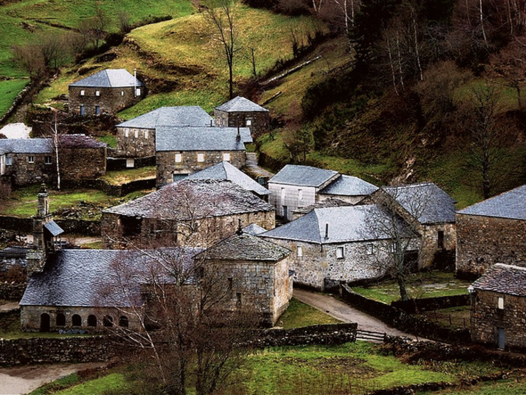 Aldea de Suarbol, na vertente do Biezo dos Ancares 