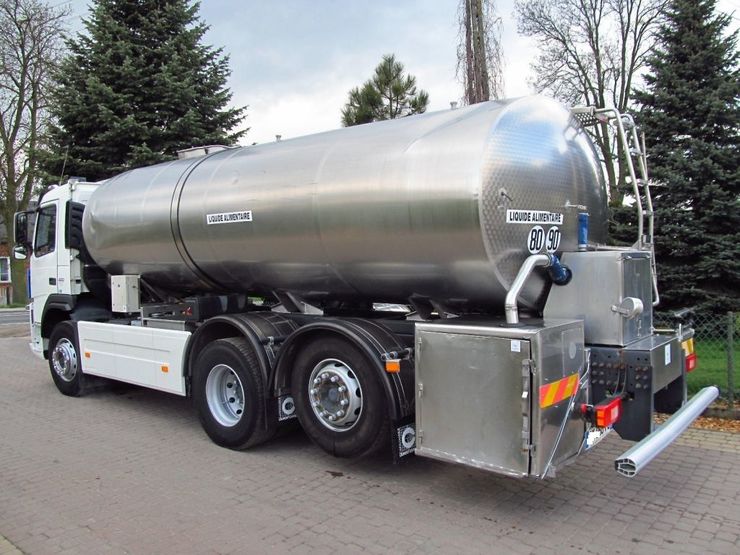 Camión cisterna de transporte de leite 