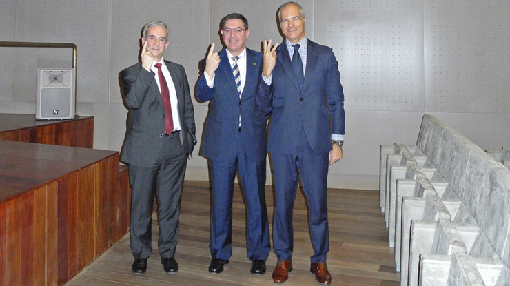 Alberto García Erauzkin, Fernando Ojeda e Manuel Salaverría nunha imaxe da compañía R