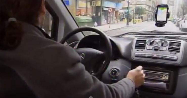 Conductor usando aparcamento con Parkapp/TVG