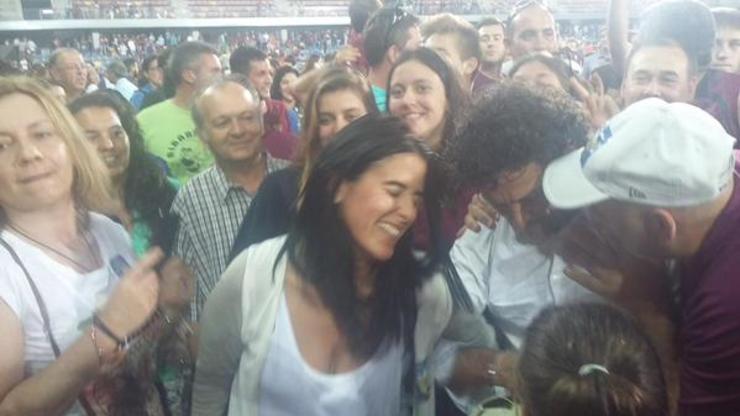 A presidenta Lupe Murillo e Luisito, celebrando o ascenso cos seareiros. 