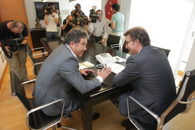 Encontro oficial entre Miguel Anxo Fernández Lores e Alberto Núñez Feijóo en San Caetano