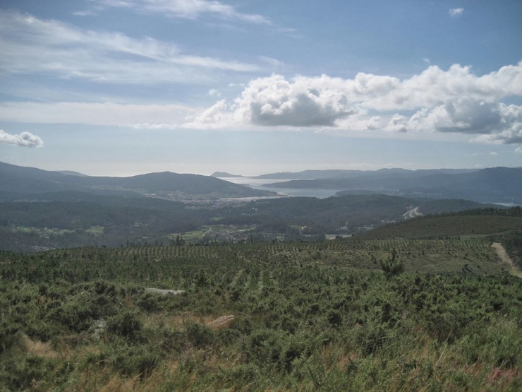 Vistas desde o Monte Culou, en Lousame, onde está prevista a construcción dunha marcrovertedoiro 