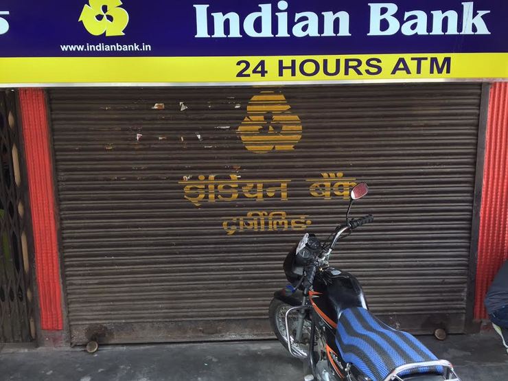 Un caixeiro automático (ATM) da India pechado 