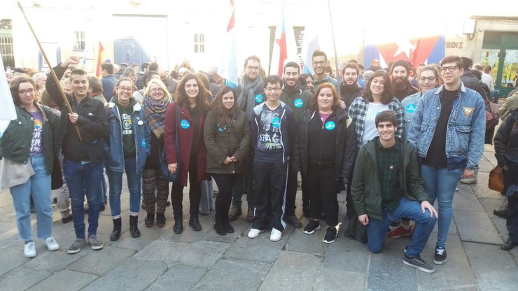 Mozos de Galiza Nova na homenxe a Fidel en Santiago 