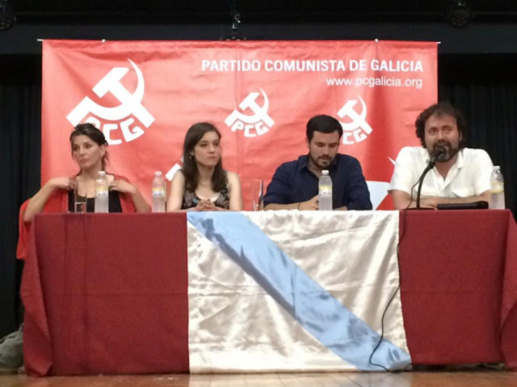 Alberto Garzón con Yolanda Díaz, Rubén Pérez e Eva Solla durante un acto do Partido Comunista de Galicia (PCG) 