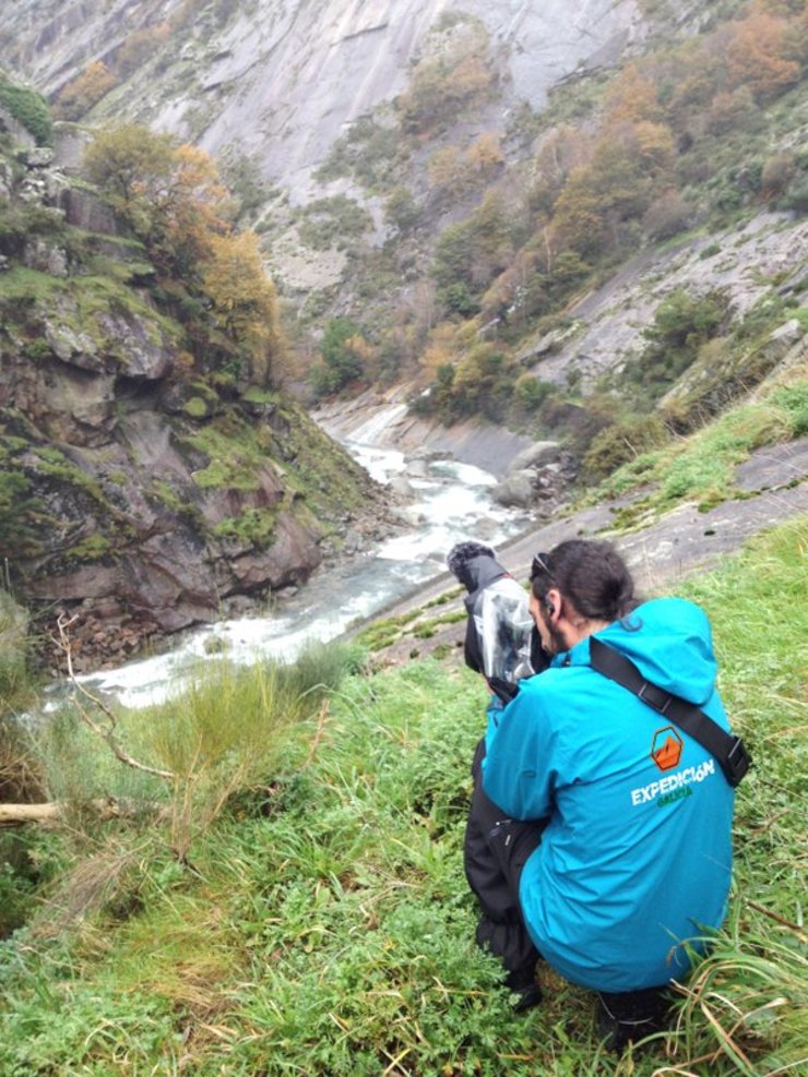 Filmación de Expedición Galicia, programa do TVG, nas fragas do Eume; nunha imaxe das redes sociais do espazo