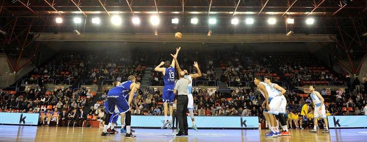 Kyle Rowley, no salto inicial con Toncinic, dominou as dúas zonas. 