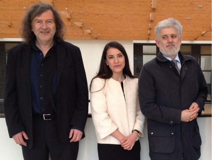 Os profesores Rodríguez Fer e Pietro Travacci, con Elsa Paredes, autora da tese sobre Valente premiada en Italia 