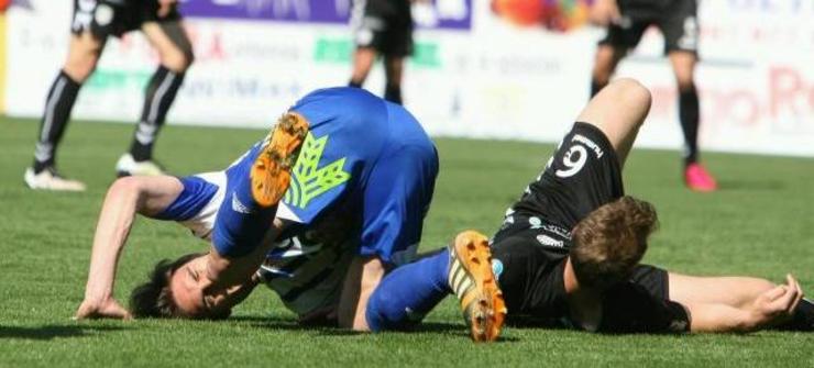 O central Carlos Hernández, no chan cun rival da Ponferradina. 