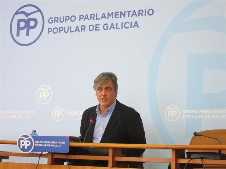 Puy Fraga nunha rolda de prensa na Cámara galega / EP