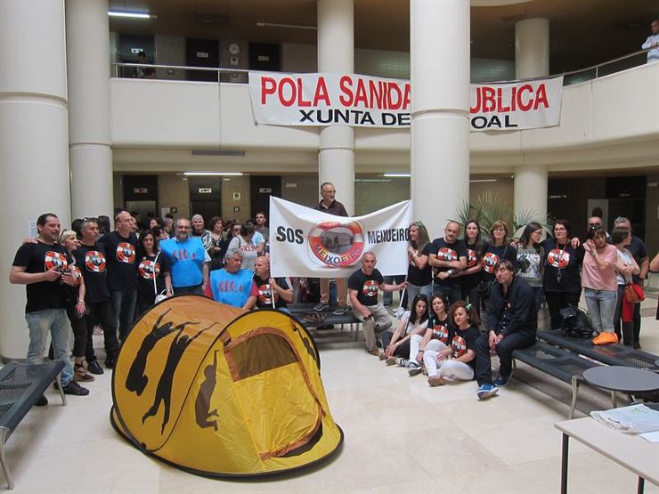 Protesta dos profesionais sanitarios no hospital do Meixoeiro en contra da privatización da sanidade e o peche de camas 