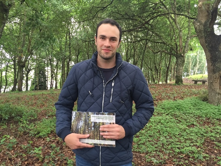 Stéfano Arellano, coa 'Foto-guía de combustibles forestais de Galicia' 