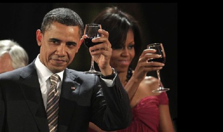 Brinde de Obama e a súa dona Michelle 