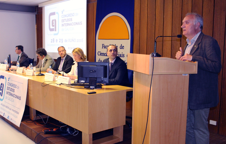 Xulio Ríos, no I Congreso de Estudos Internacionais de Galicia, na Facultade de Ciencias Sociais e da Comunicación de Pontevedra 