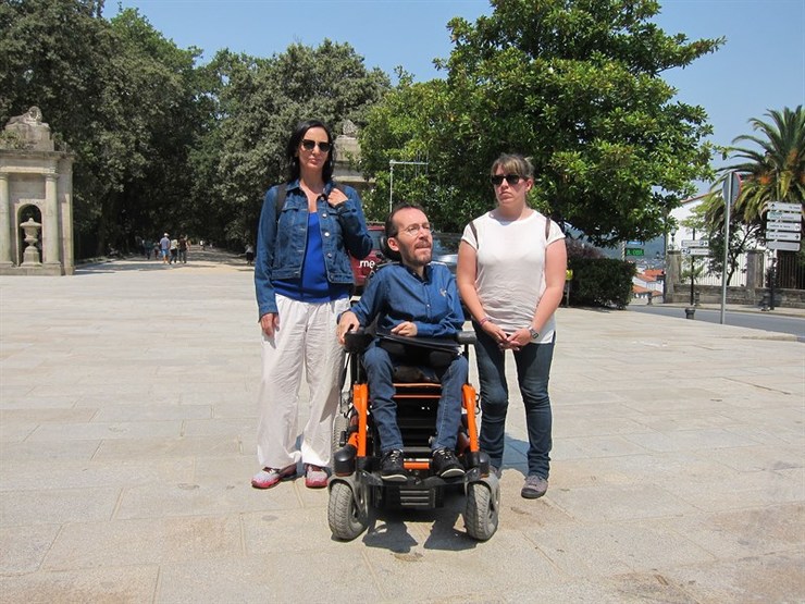 Carolina Bescansa, Pablo Echenique e Carmen Santos 