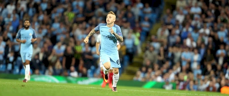 Angeliño, no seu debut co City na Champions. 