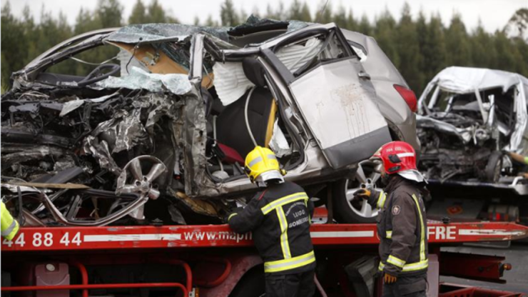 Un dos autos involucrados no accidente mortal na A6 en Aranga 