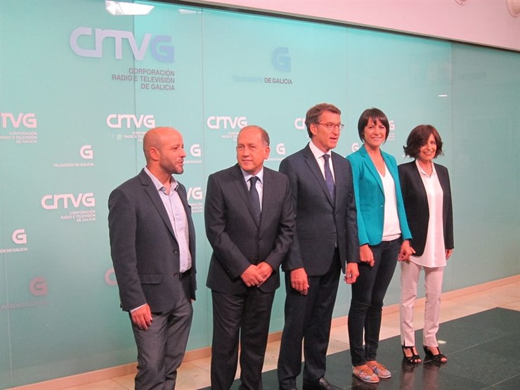 Luis Villares, Xoaquin Fernández Leiceaga, Alberto Núñez Feijóo, Ana Pontón e Cristina Losada antes de participar no debate a cinco da CRTVG 