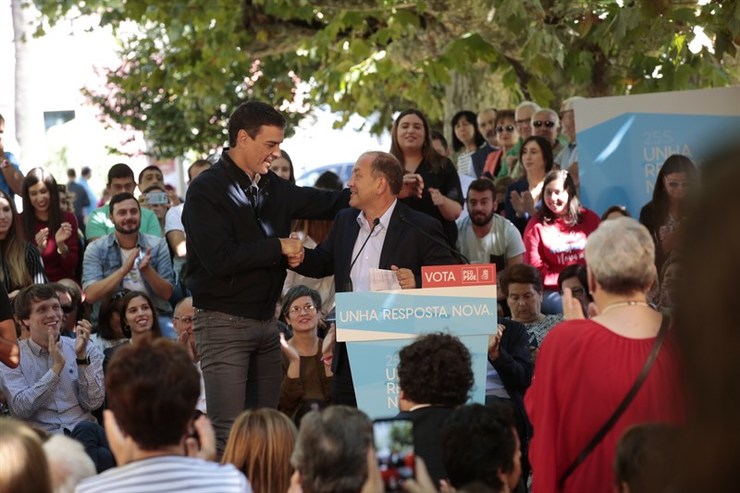 Xoaquín Fernández Leiceaga e Pedro Sánchez, nun mitin en Vilagarcía / PSdeG.