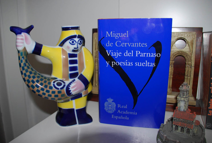 Exemplar de 'Viaje del Parnaso y poesías sueltas', de Cervantes, editado pola RAE 