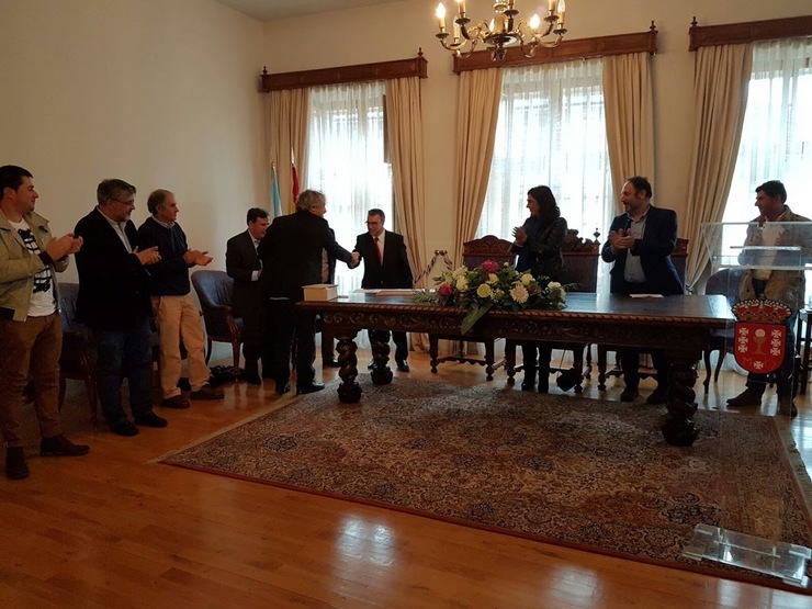 Acto de entrega do Premio Mondoñedo10 2016 Manuel Rivas saúda ao xurado