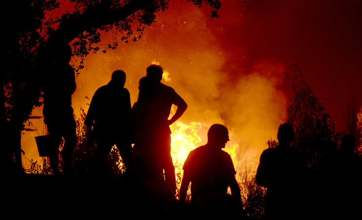 Os incendios asolan Galicia en pleno mes de outubro 